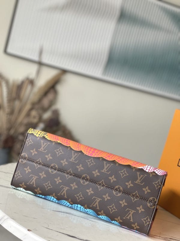 Louis Vuitton ONTHEGO Handbag - Image 7