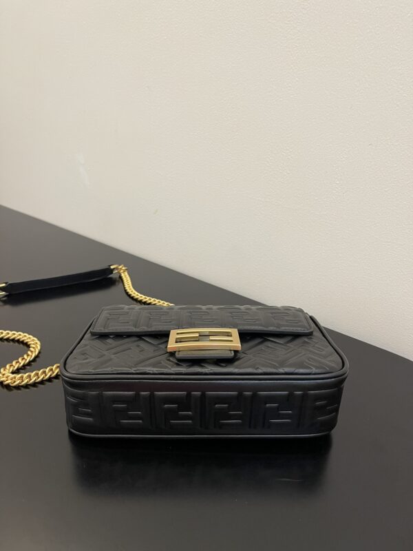 Fendi Baguette Chain Handbag - Black - Image 2