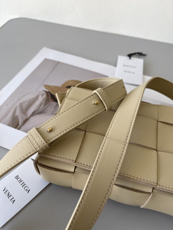 Bottega Veneta Cassette/Pillow Bag - Cream - Image 4