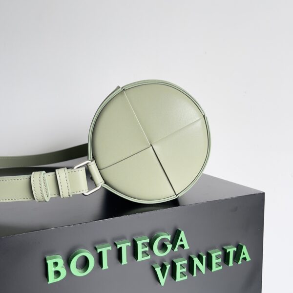 Bottega Veneta Arco Barrel Bag - Off White - Image 3