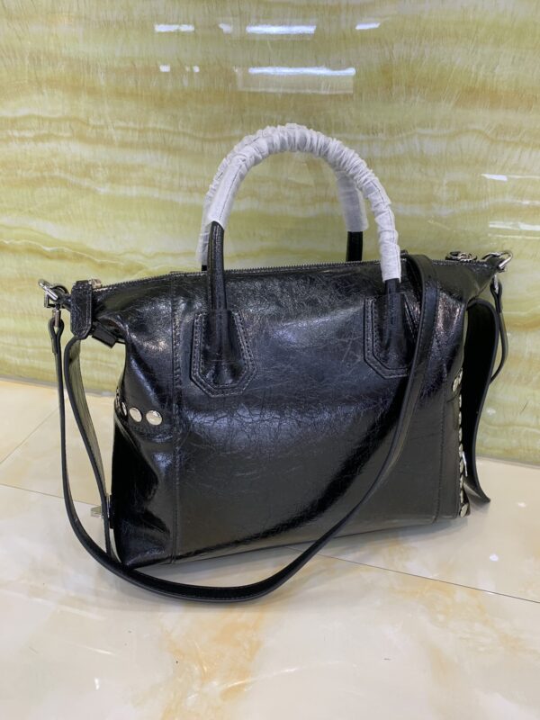 Givenchy Hua Dan Antigona Handbag - Black - Image 4