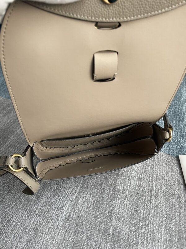 Chloe Darryl Elegant Light Gray Saddle Bag - Image 2