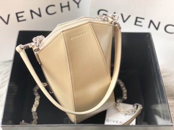 Givenchy Antigona Lock Irregular Chain Bag - Cream - Image 3